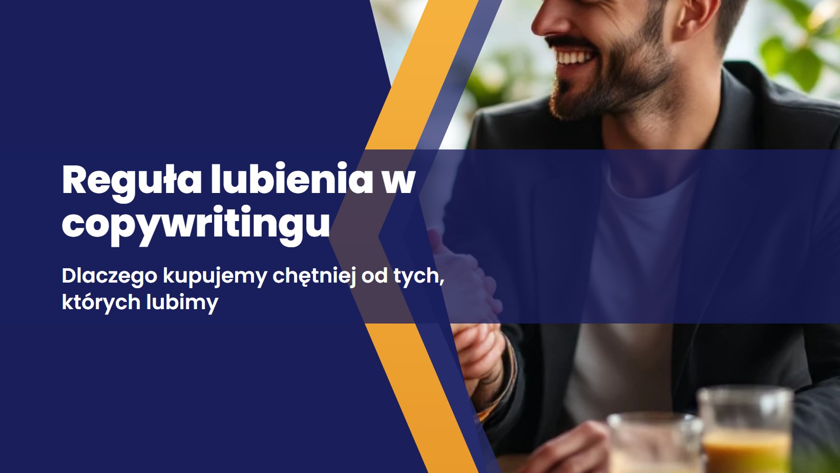 dwie osoby podaja sobie dlonie przy stoliku kawiarni, symbol sympatii i zaufania w relacji handlowej